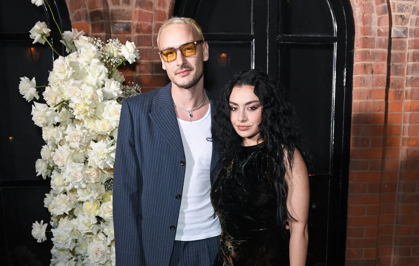 Charli XCX и Джордж Дэниэл: свадьба звезд по второму кругу