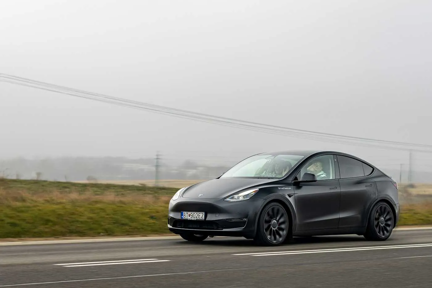 NHTSA расследует электронные ручки дверей Tesla