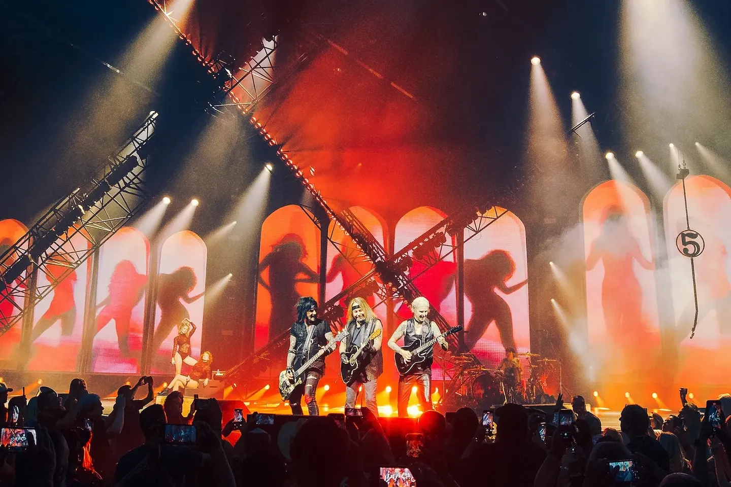 Mötley Crüe: Памяти Оззи и триумф Вегаса