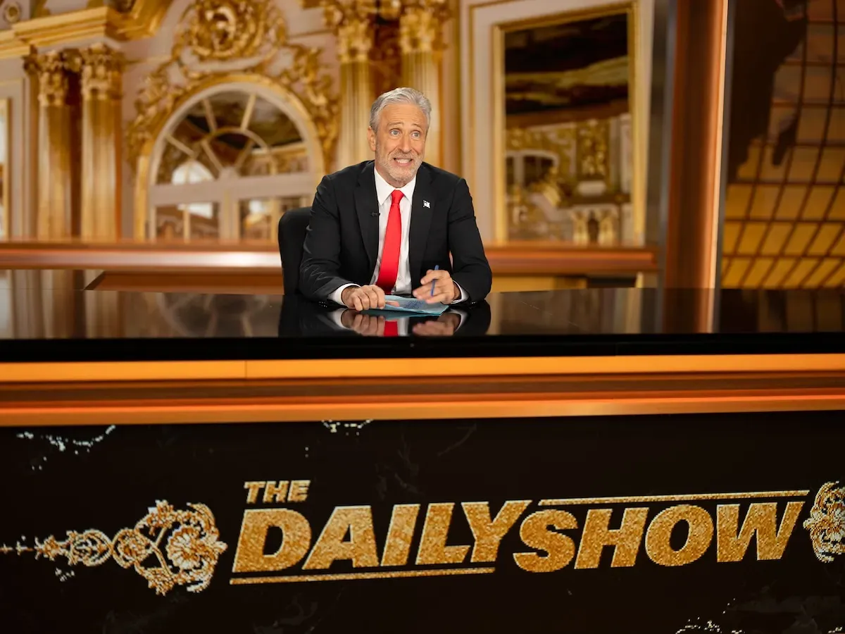 Джон Стюарт: «The Daily Show» превращается в пантомиму покорности Трампу