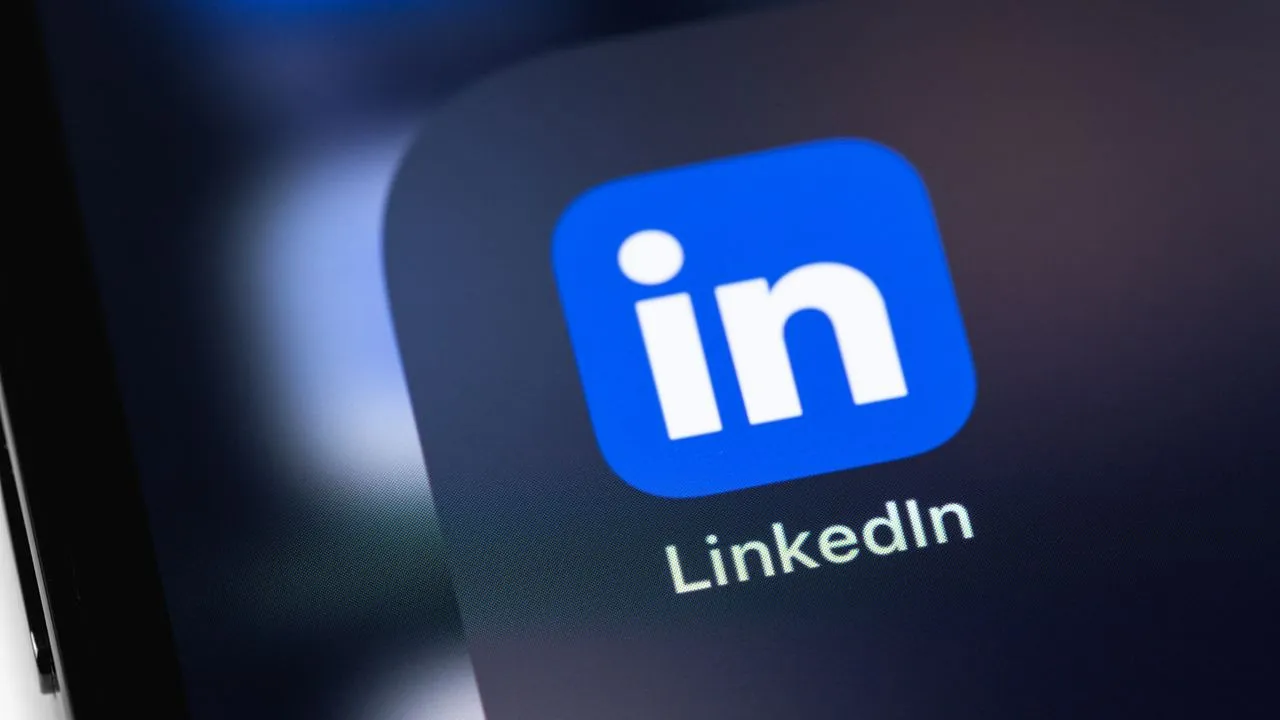 LinkedIn начнёт использовать данные пользователей для обучения ИИ