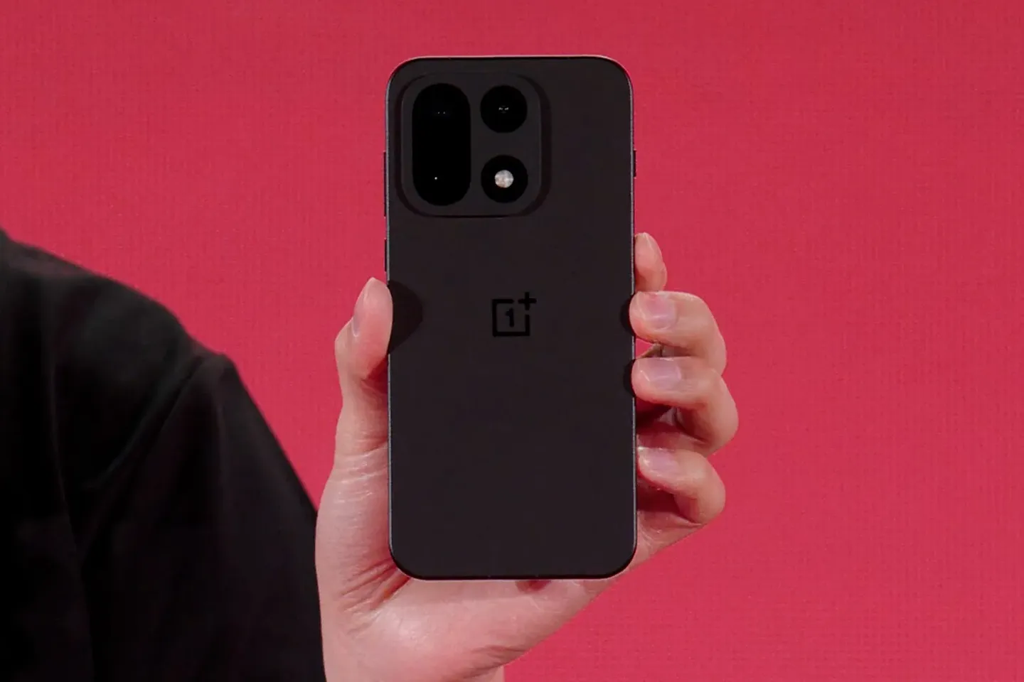 OnePlus 15: флагман под удачным номером