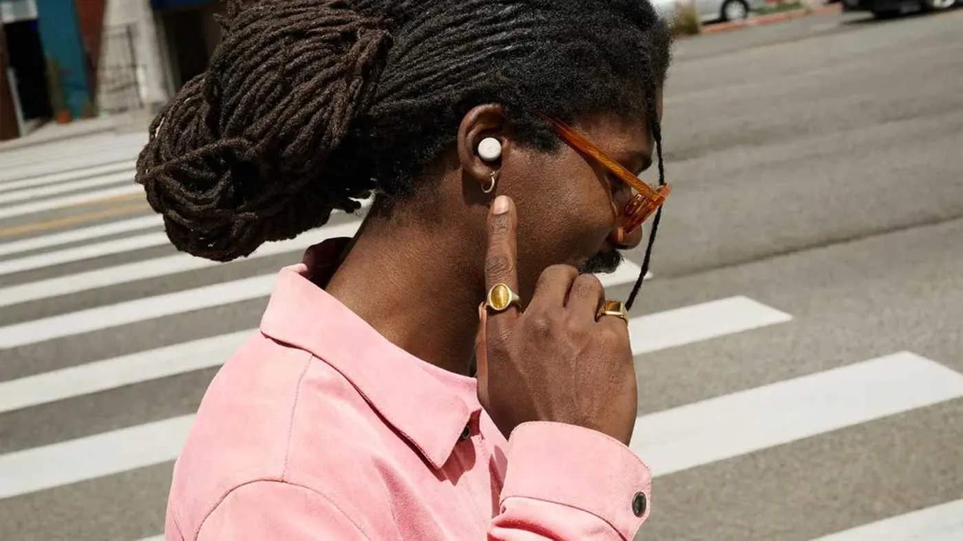 Большое обновление Pixel Buds Pro 2: наушники сами регулируют звук и управляются жестами