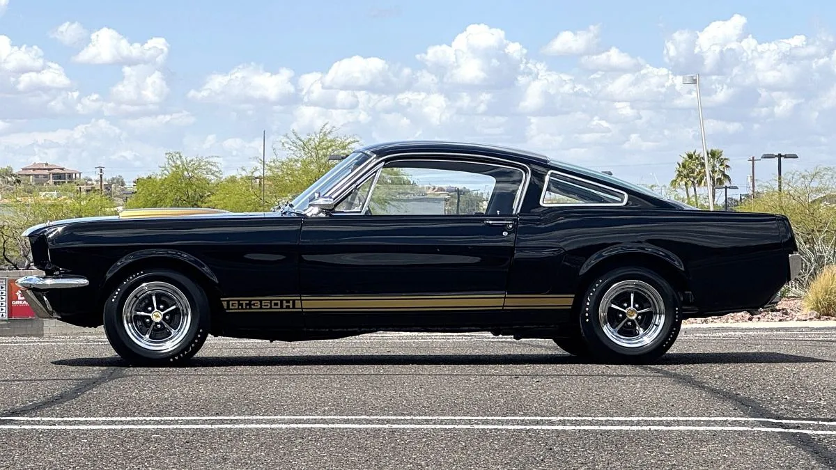 Легендарный Mustang Shelby GT350H выставлен на аукцион