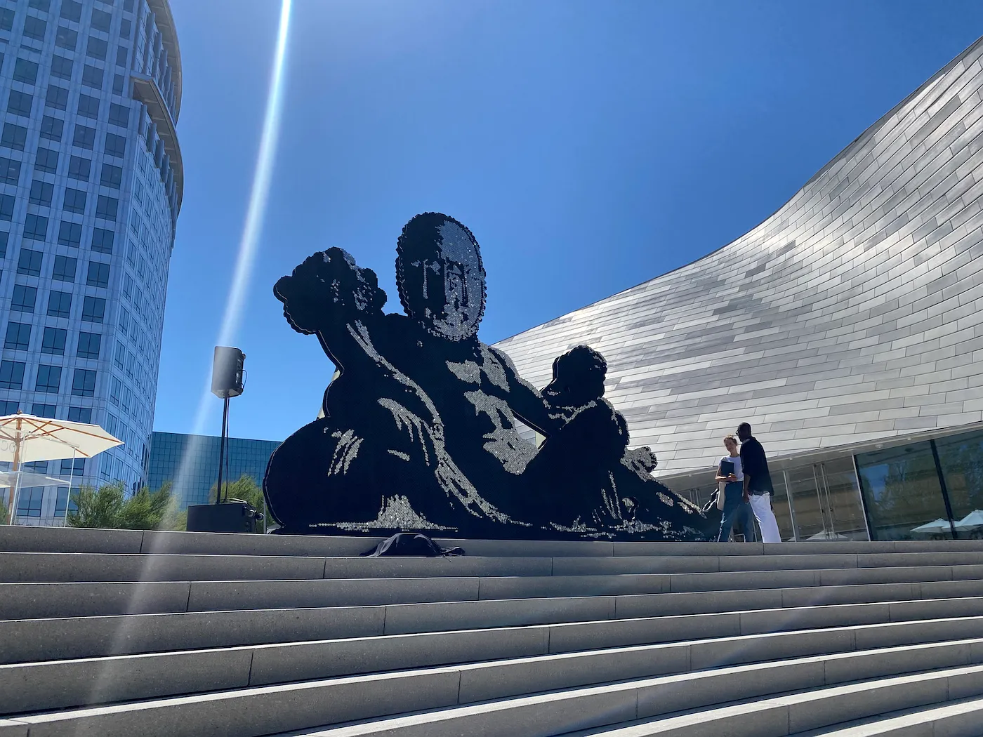 UC Irvine поглощает Музей современного искусства округа Ориндж