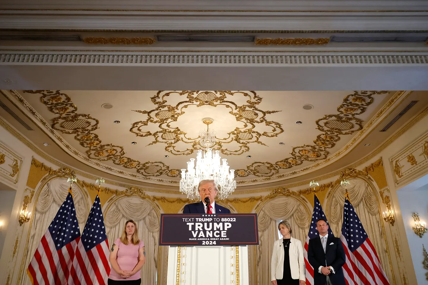 YouTube оплатил фуршет Трампа