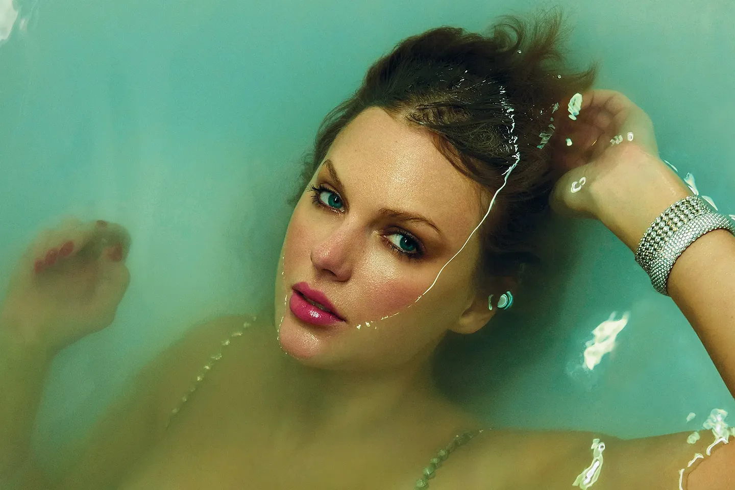 «The Life of a Showgirl» занимает первое место в недельном рейтинге новых альбомов