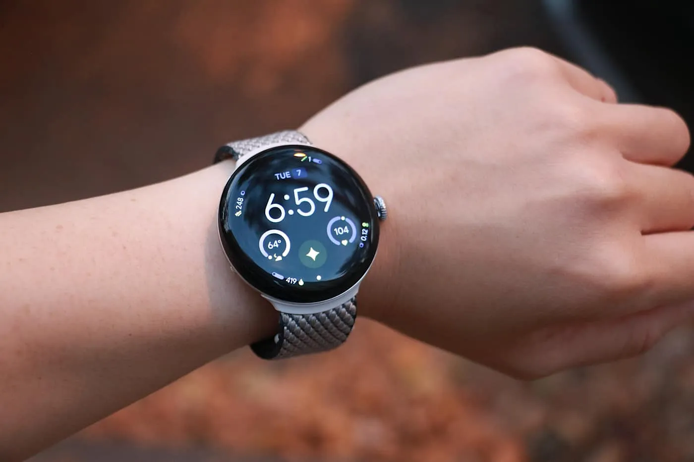 Обзор Pixel Watch 4: Умные часы на все случаи жизни с одной неожиданной фишкой