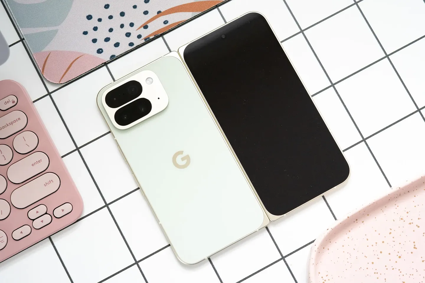 Google Pixel 10 Pro Fold: стойкий гнущийся смартфон
