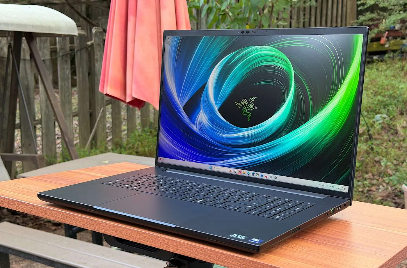 Razer Blade 18 (2025): гигантская мощь в ноутбуке