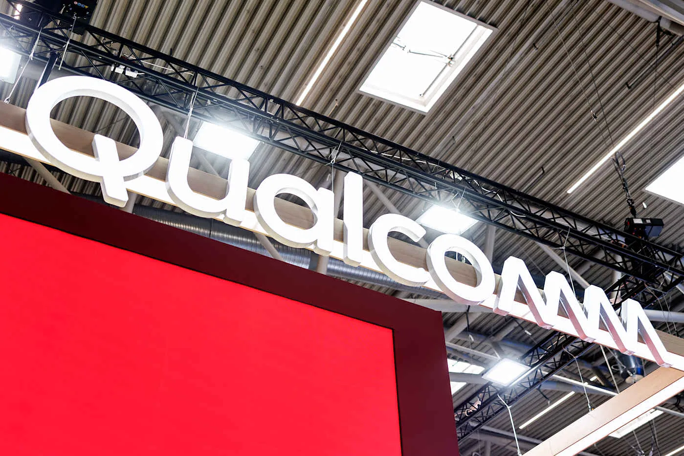 Китайские власти раскручивают Qualcomm: игра на нервах с чипами и монополиями