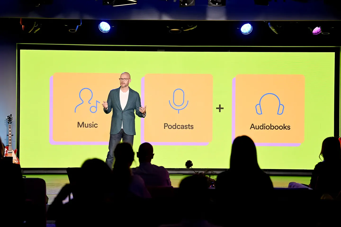 Spotify и Netflix запускают видеоподкасты: смена правил в аудиоконтенте
