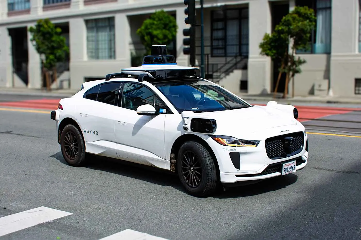 Waymo запускает беспилотное такси в Лондоне