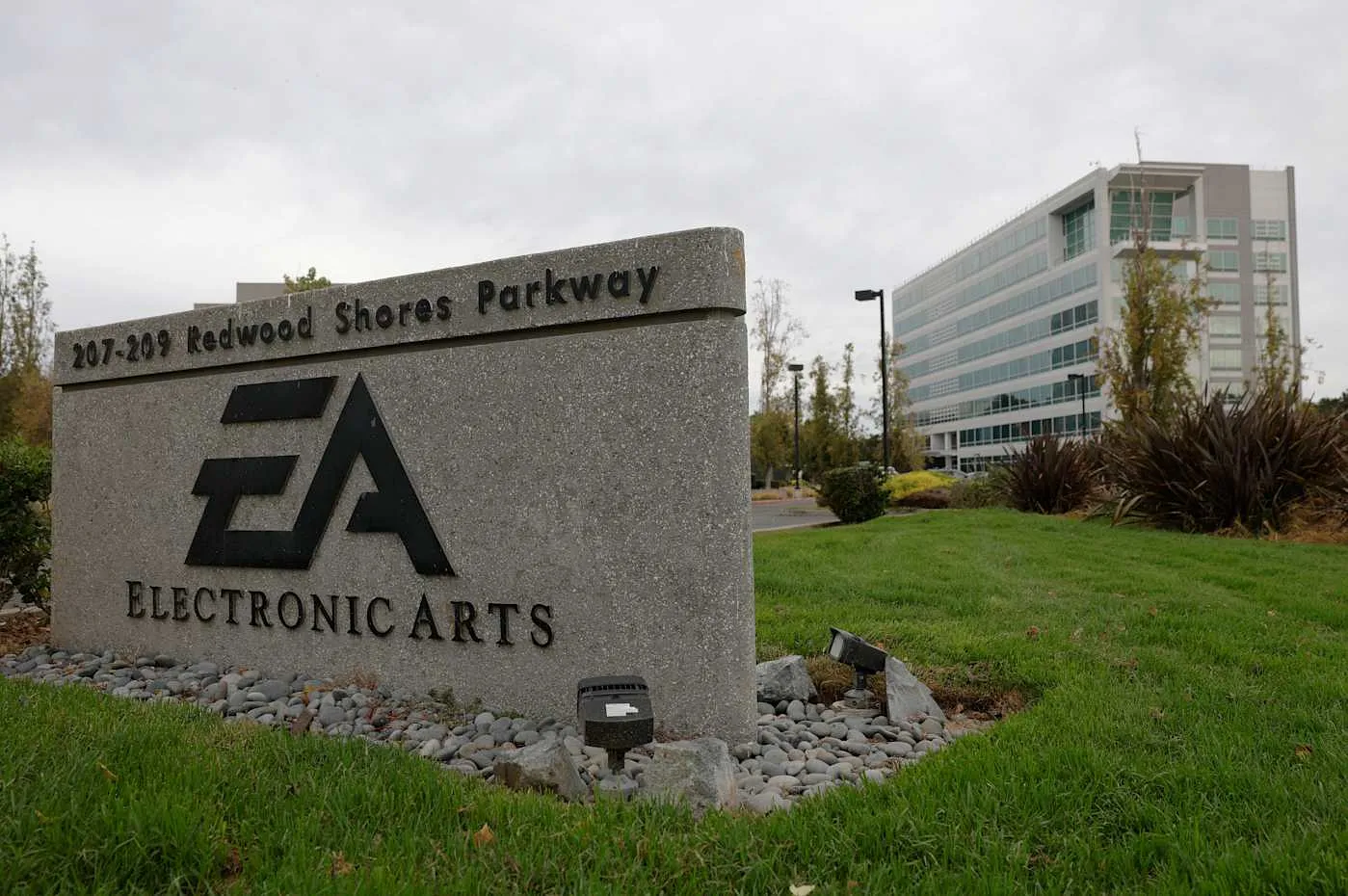 Сотрудники EA выступили против саудовской сделки