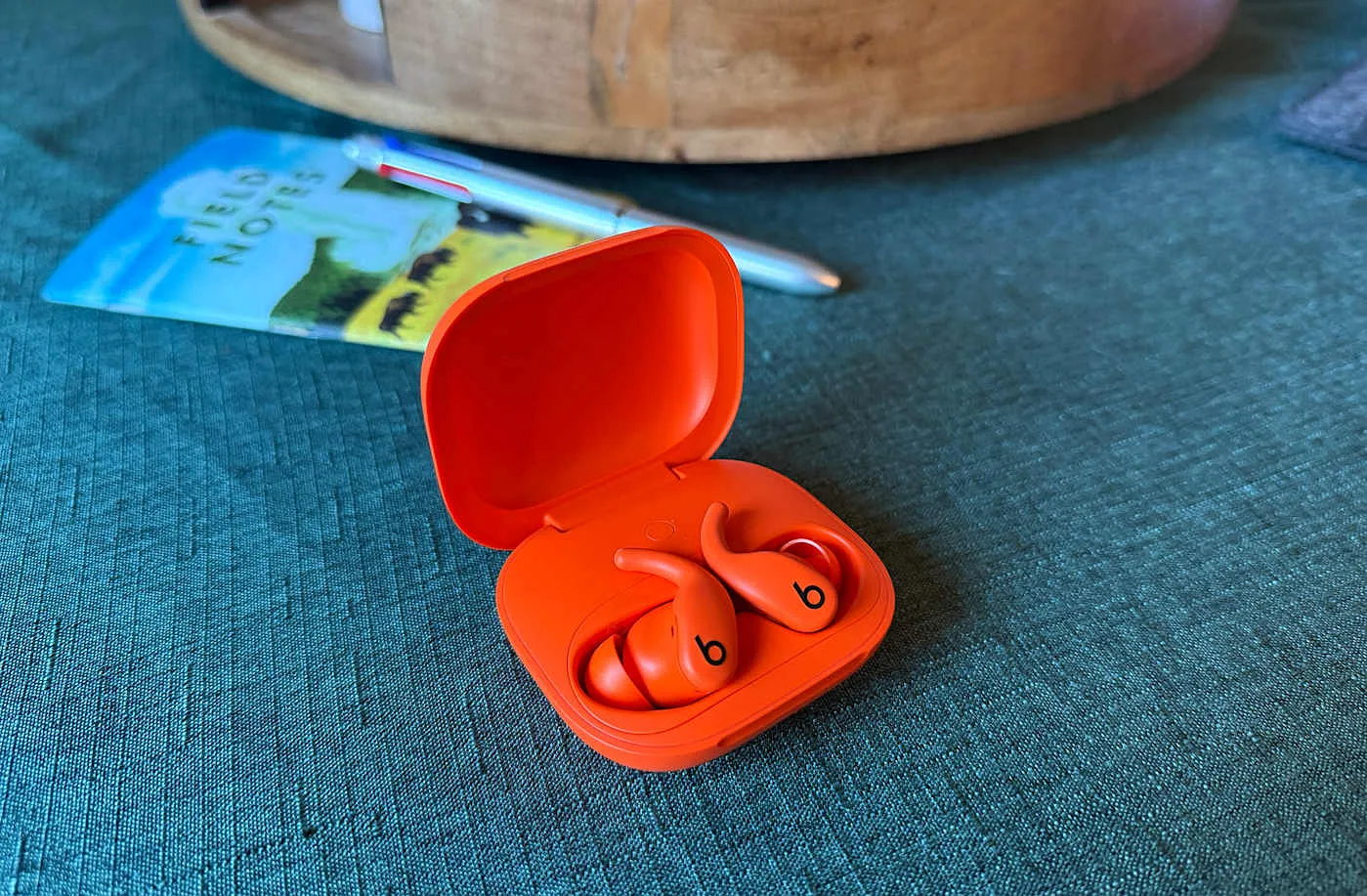 Powerbeats Fit: déjà vu в цвете Beats