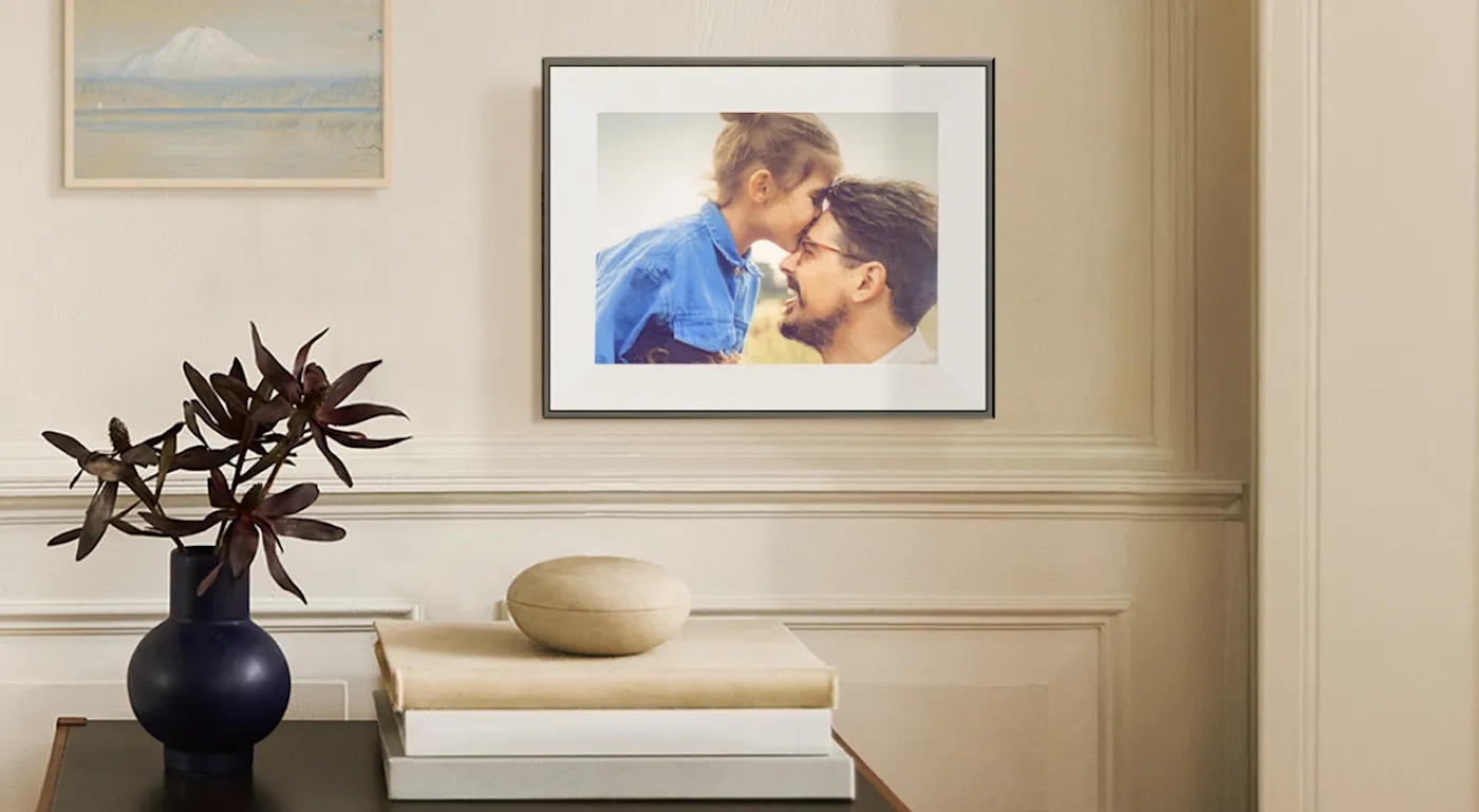 Aura показала сверхтонкую цветную фоторамку на e-ink