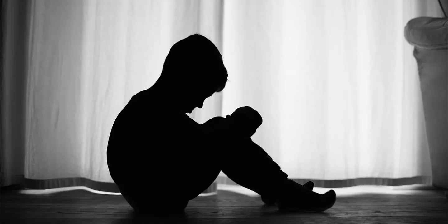 Двойной удар: как детские невзгоды делают подростков несчастными и наоборот