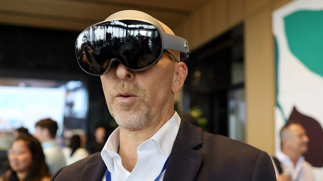 Samsung и Apple снова наступают на грабли XR – вместо прорыва берут деньги с очкариков