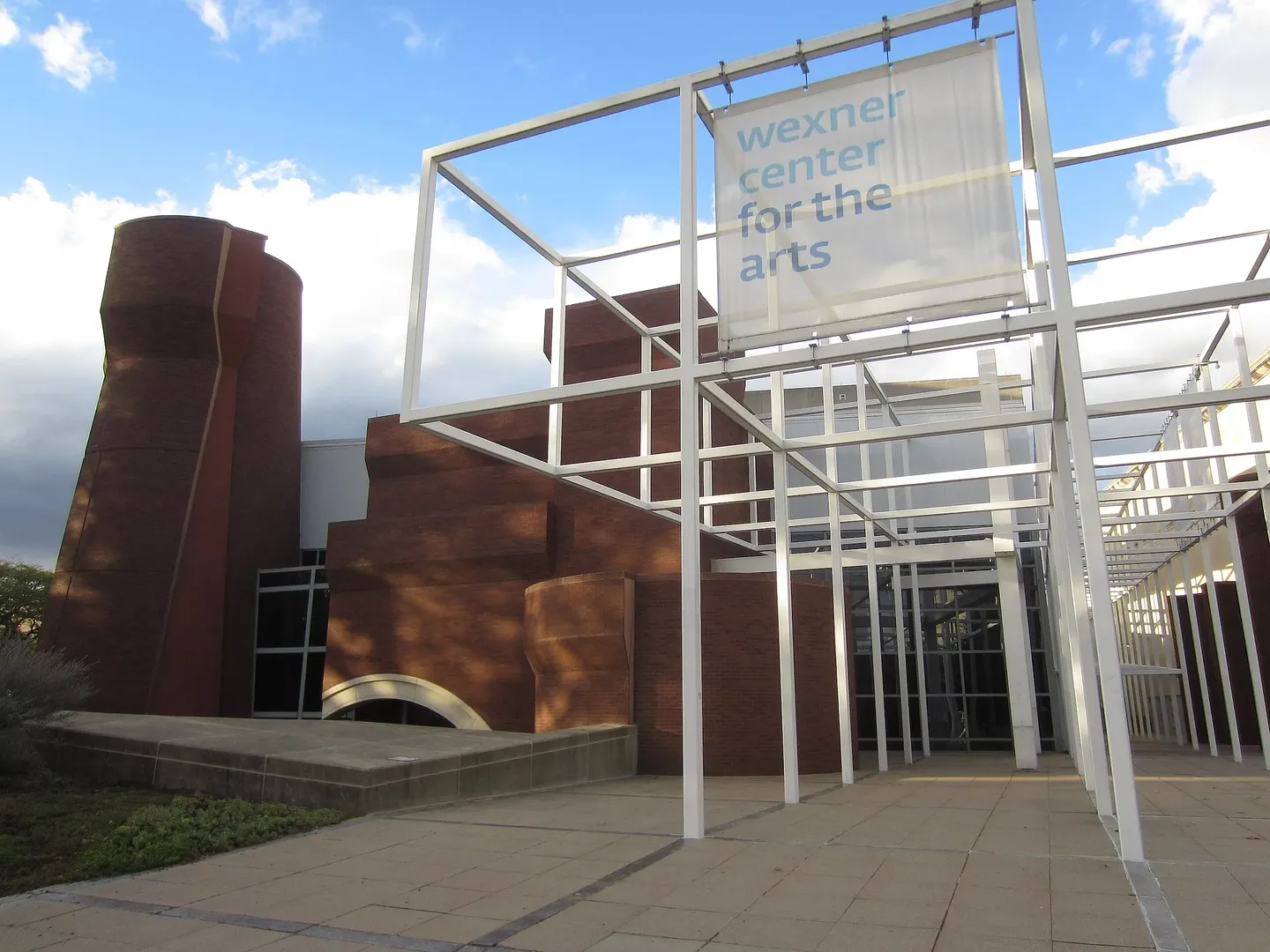 Скандал в Wexner Center: Директор ушла после финансового кризиса и жалоб сотрудников