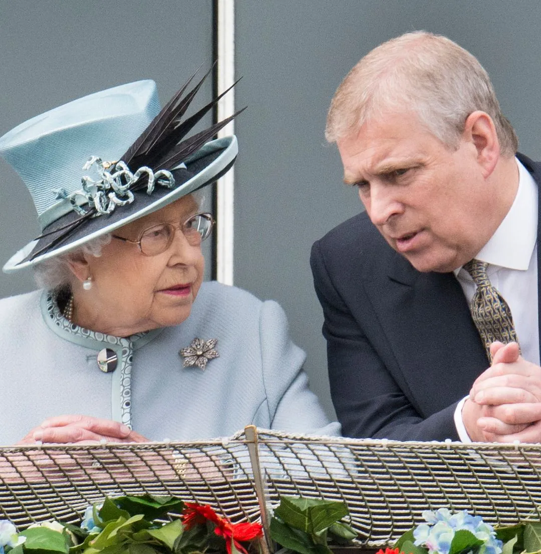 Королева, сын и позор: драма Виндзоров