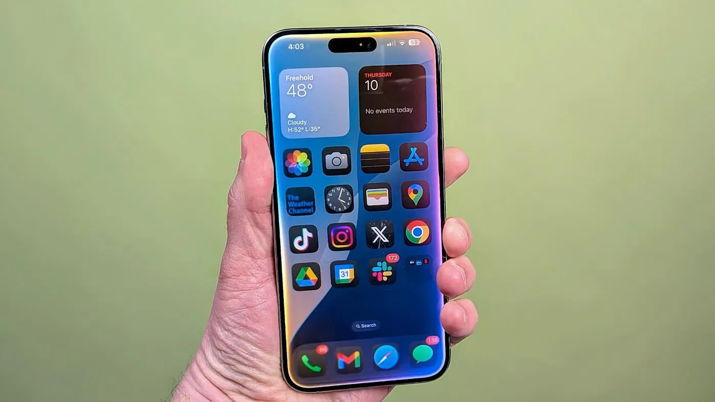 Apple тайно отдаёт Siri Google?