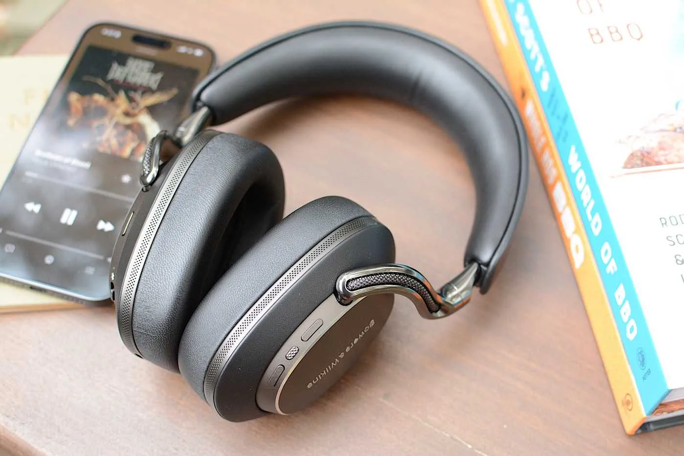 Обзор Bowers & Wilkins Px8 S2: роскошь или абсурд?