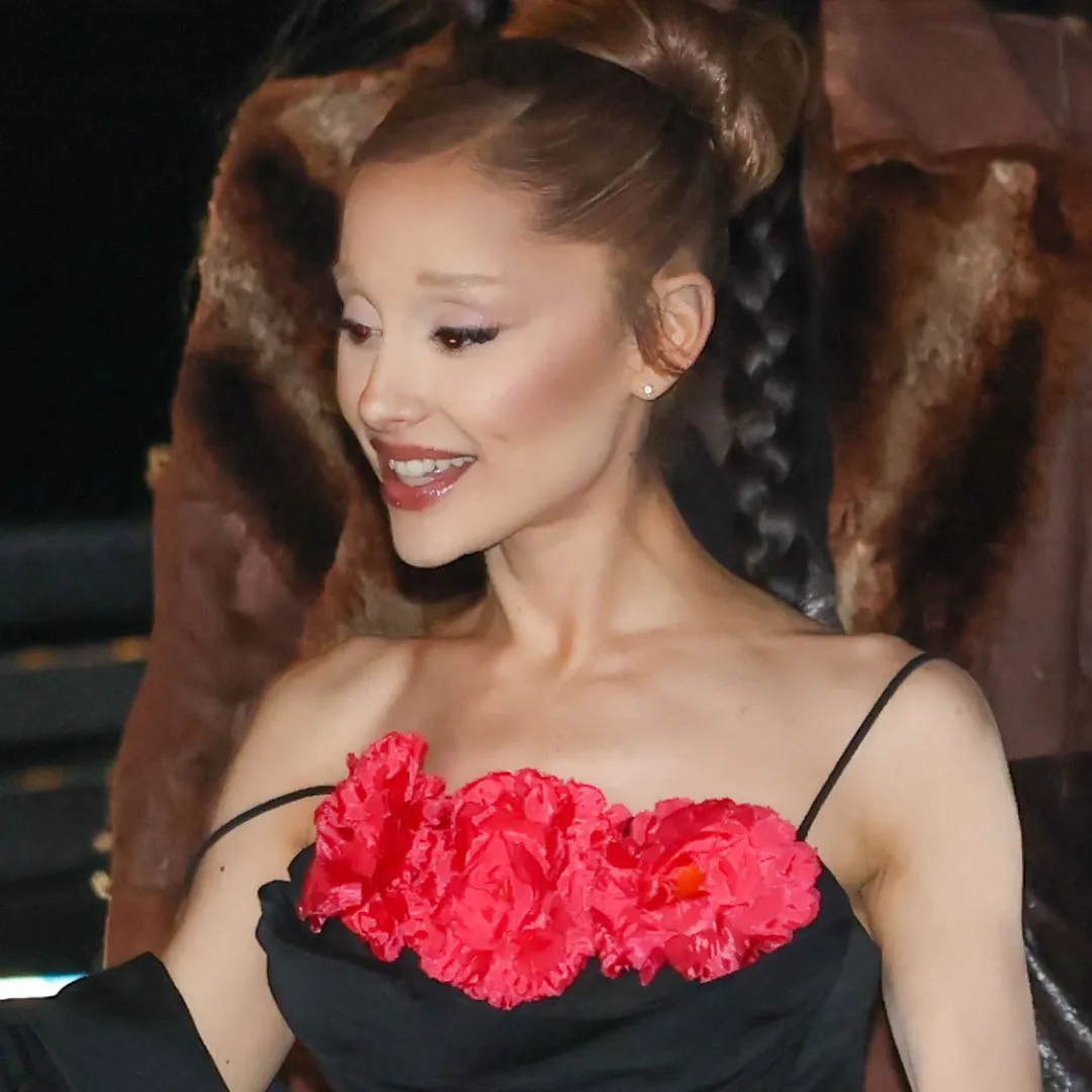 Ariana Grande по-старому: винтаж 1950-х на премьере в Париже