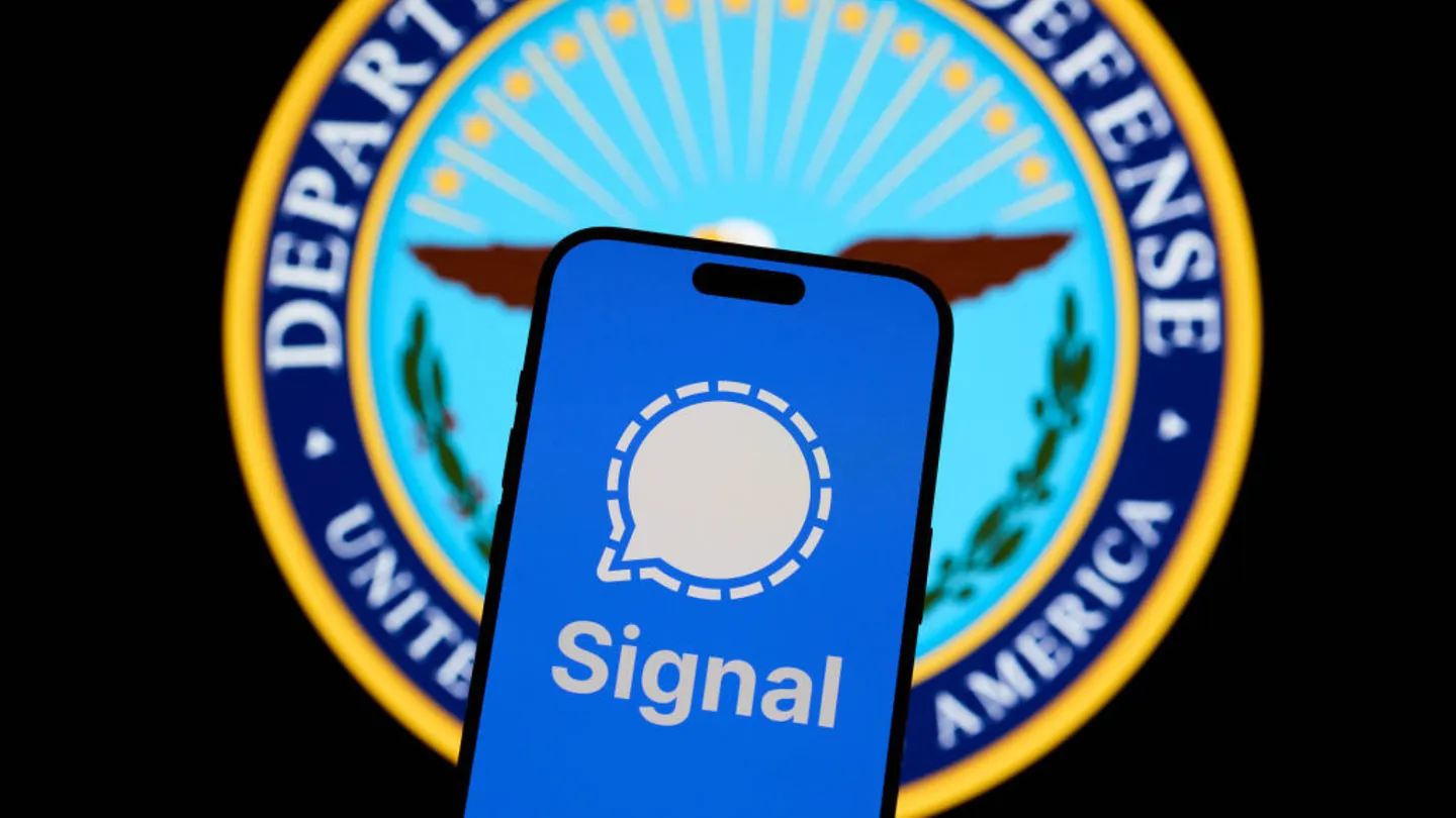 Чат в Signal: когда взрывы происходят не только в воздухе, но и в мессенджерах!