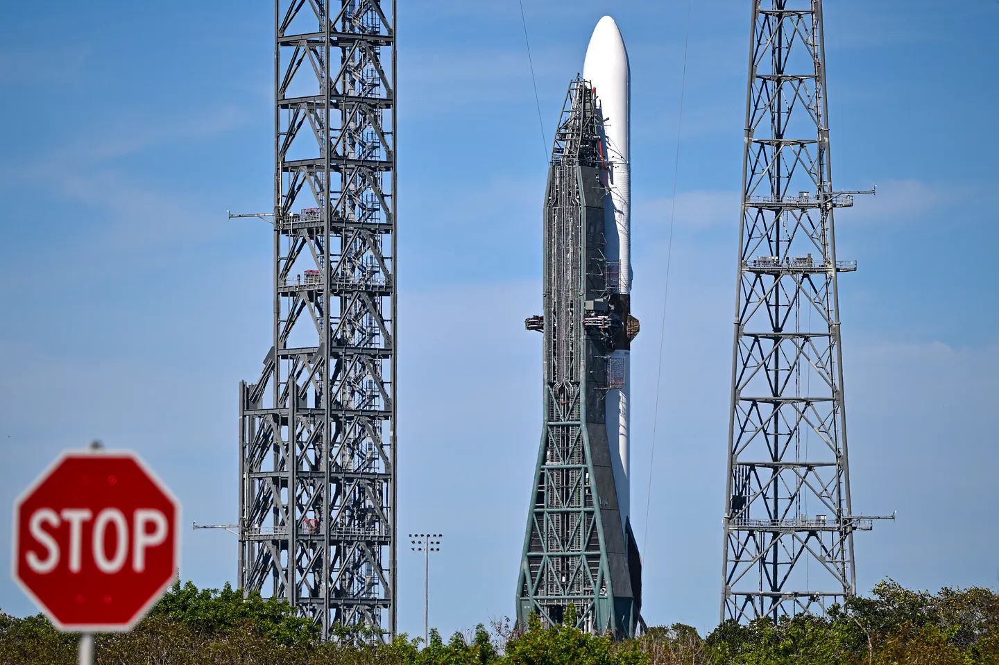 Blue Origin снова переносит запуск мегаракеты New Glenn