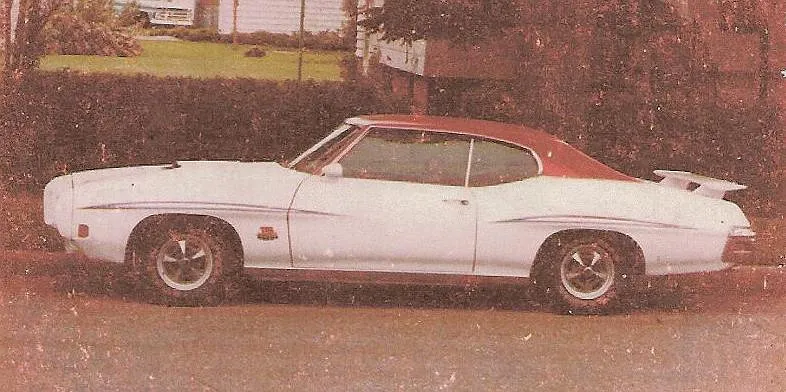 Другая сторона двухцветных автомобилей