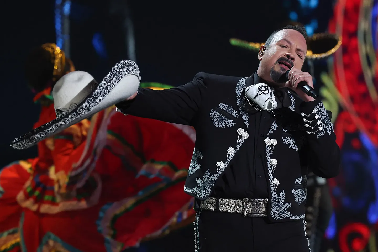 Pepe Aguilar подчеркивает мексиканские корни на Latin Grammys 2025