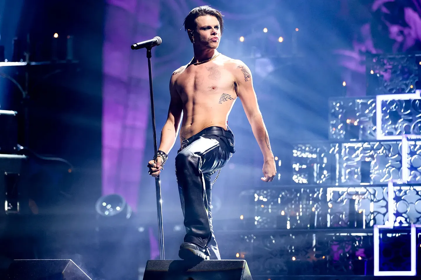 Yungblud не отменяет концертный тур в Австралии