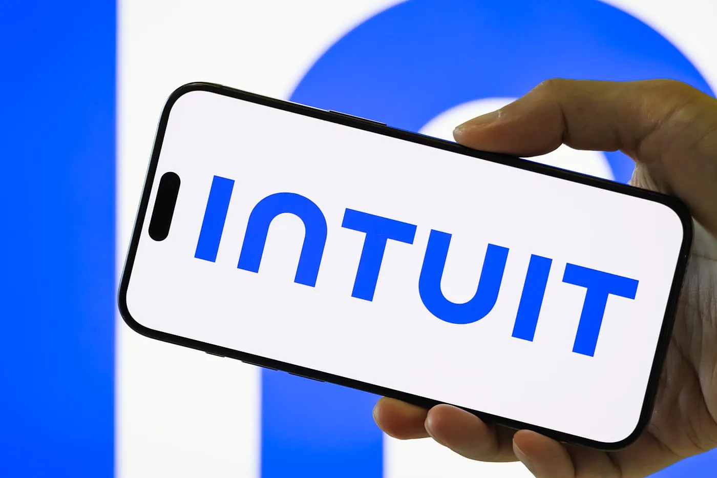 Intuit подключает свои финансы к ChatGPT: теперь налоги можно сдавать, разговаривая с искусственным интеллектом