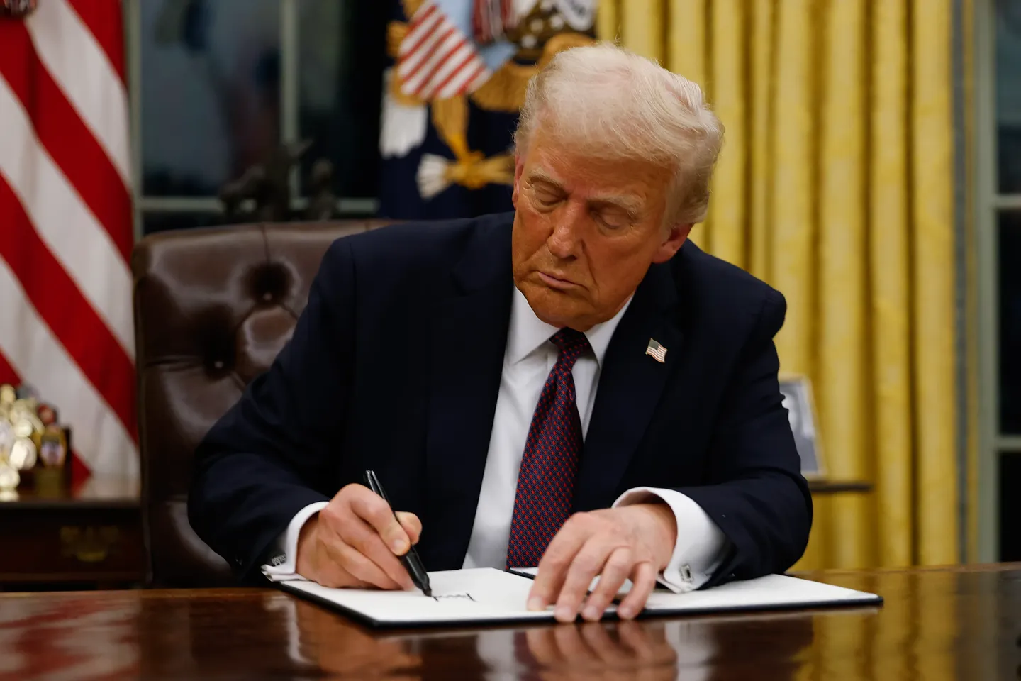 Трамп протащит запрет на местные законы об ИИ