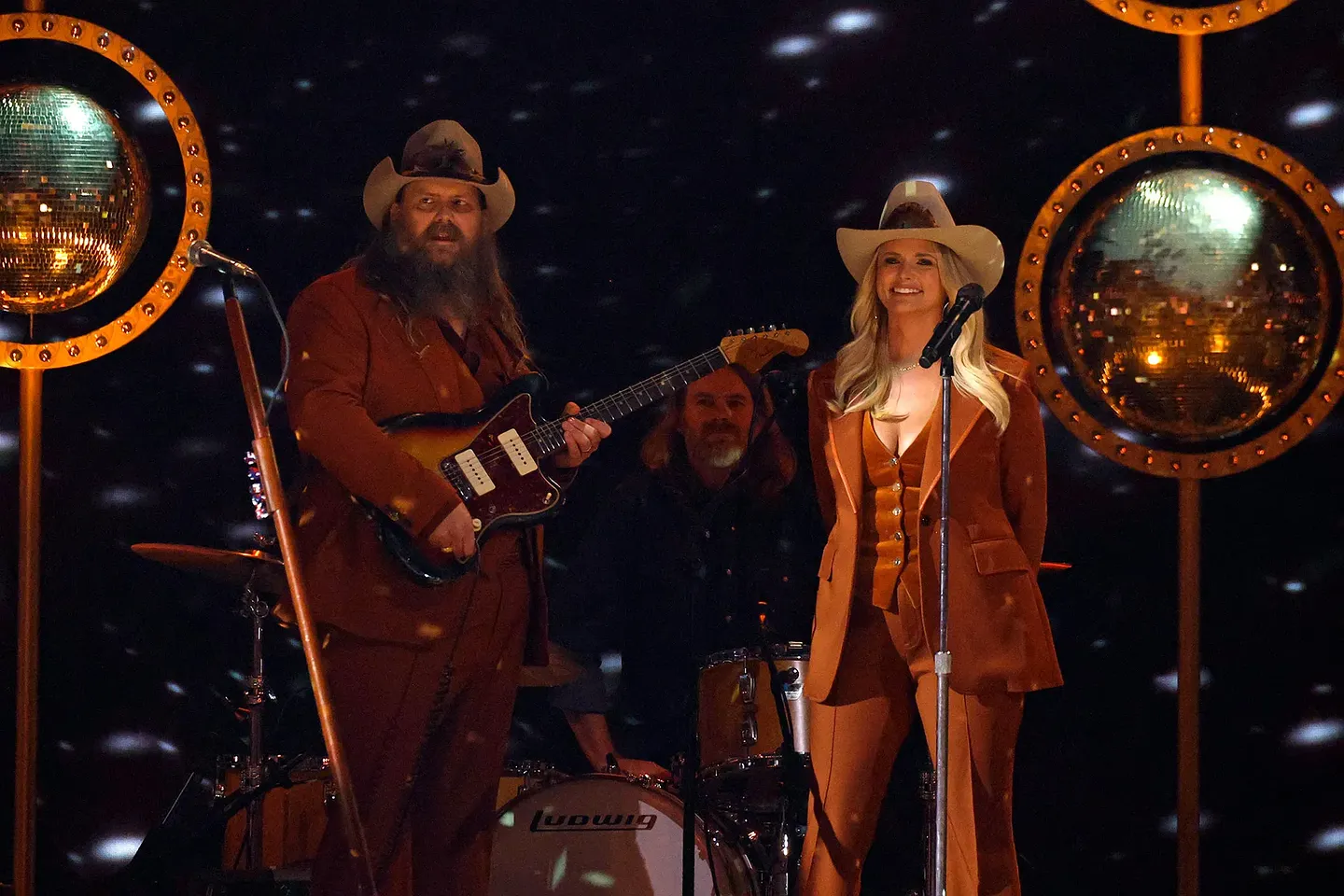 Триумф женщин и неожиданные победители на CMA Awards 2025