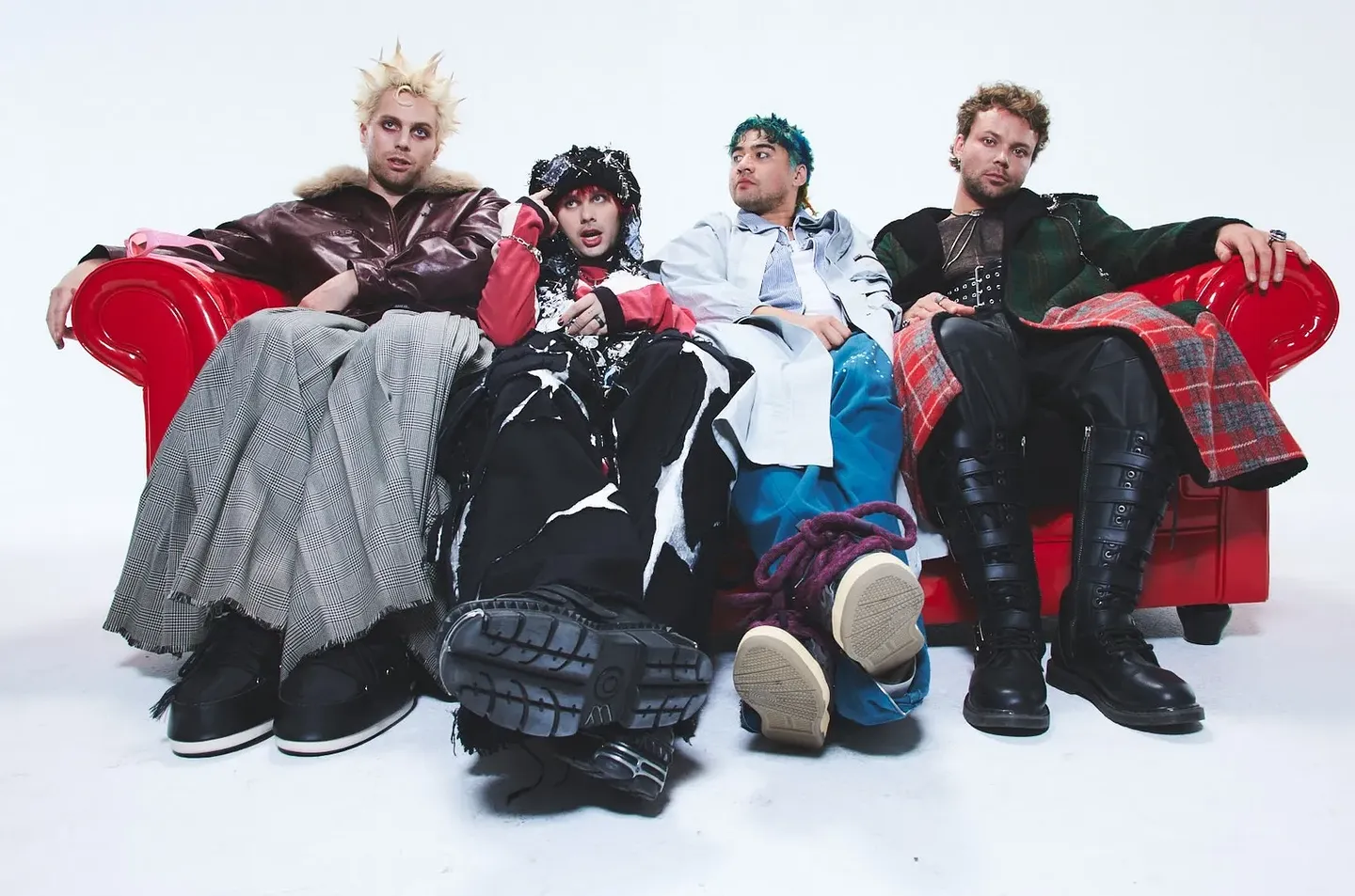 5 Seconds of Summer возглавили чарт Британии с ‘Everyone’s a Star’