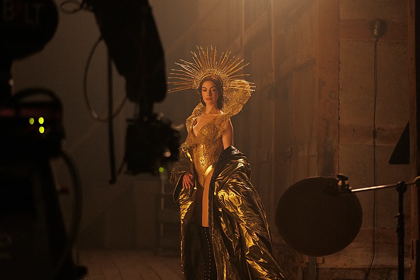 Анна Хэтэуэй в странной поп-мелодраме от Дэвида Лоури