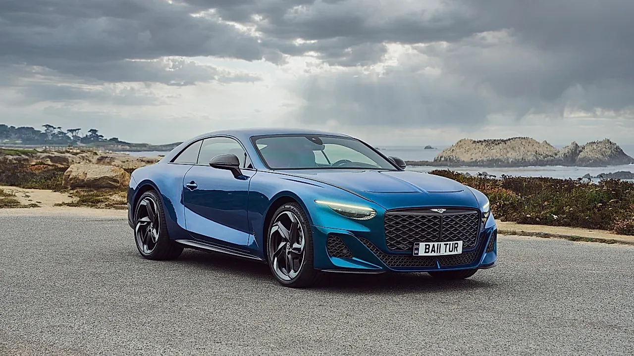 Bentley превращает приветствие в шоу: Анимация светом для избранных