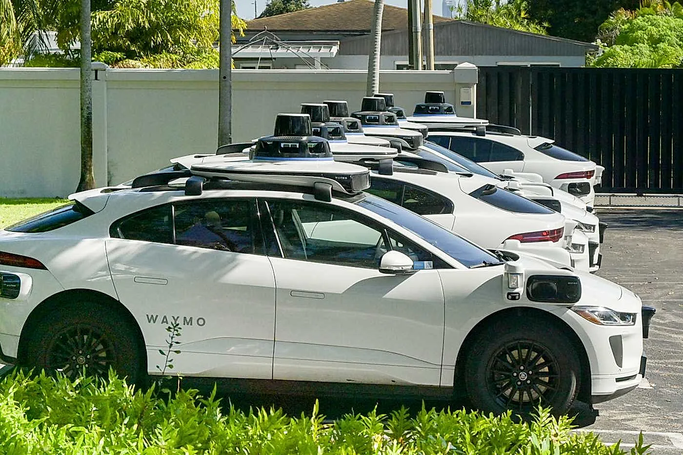 Waymo продолжает экспансию на рынке роботакси США и Европы