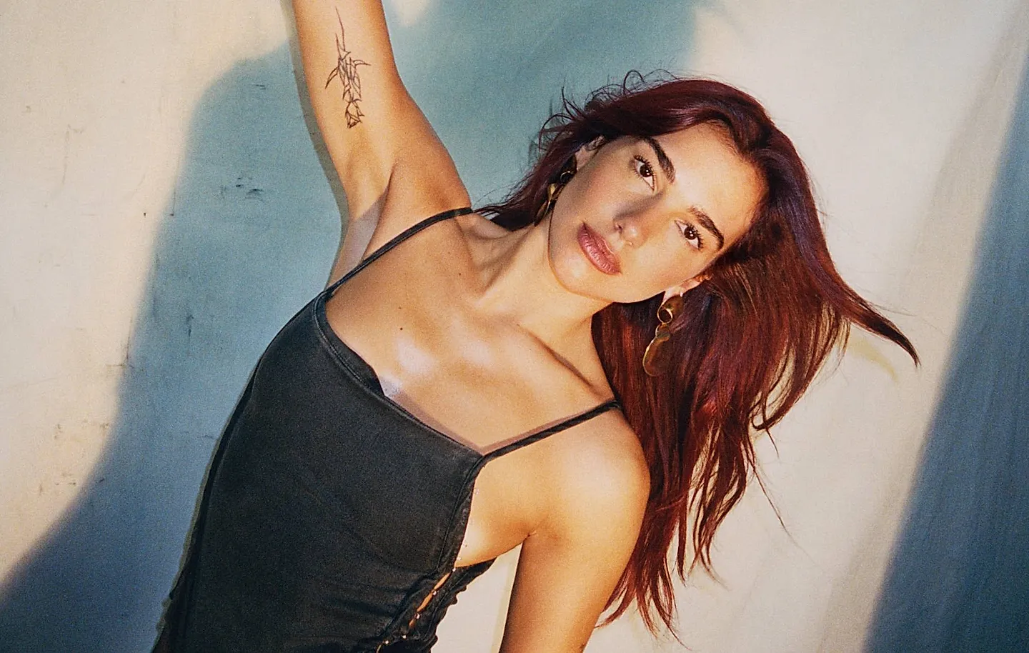 Dua Lipa отдаёт долг Селене на сцене Мехико