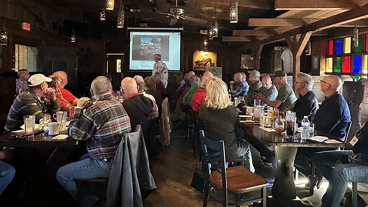 Клуб классических автомобилей «Fenders and Friends» устроил праздничный бранч