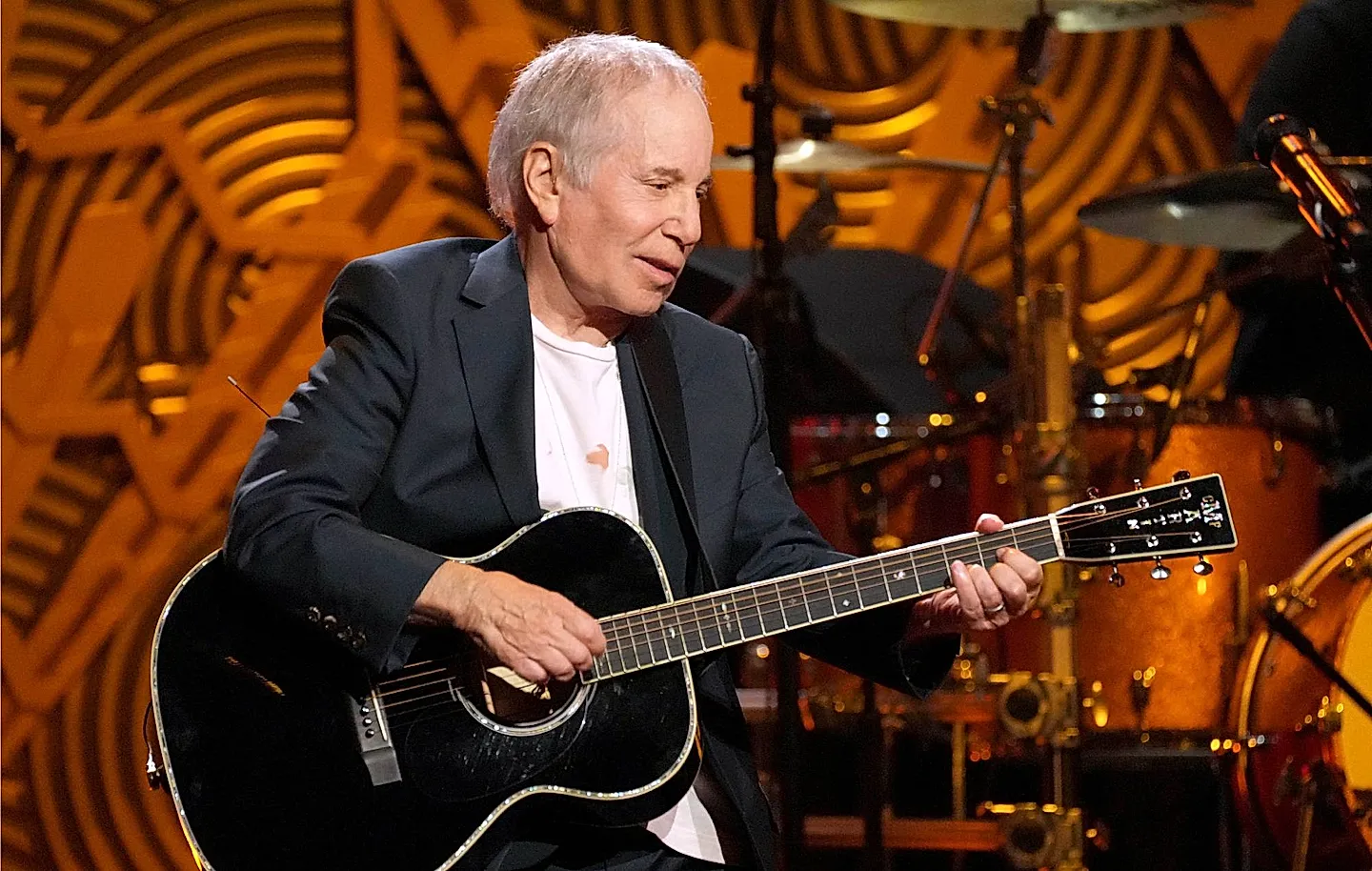 Paul Simon, Cher и другие получат премии 'Грэмми' за вклад в музыку