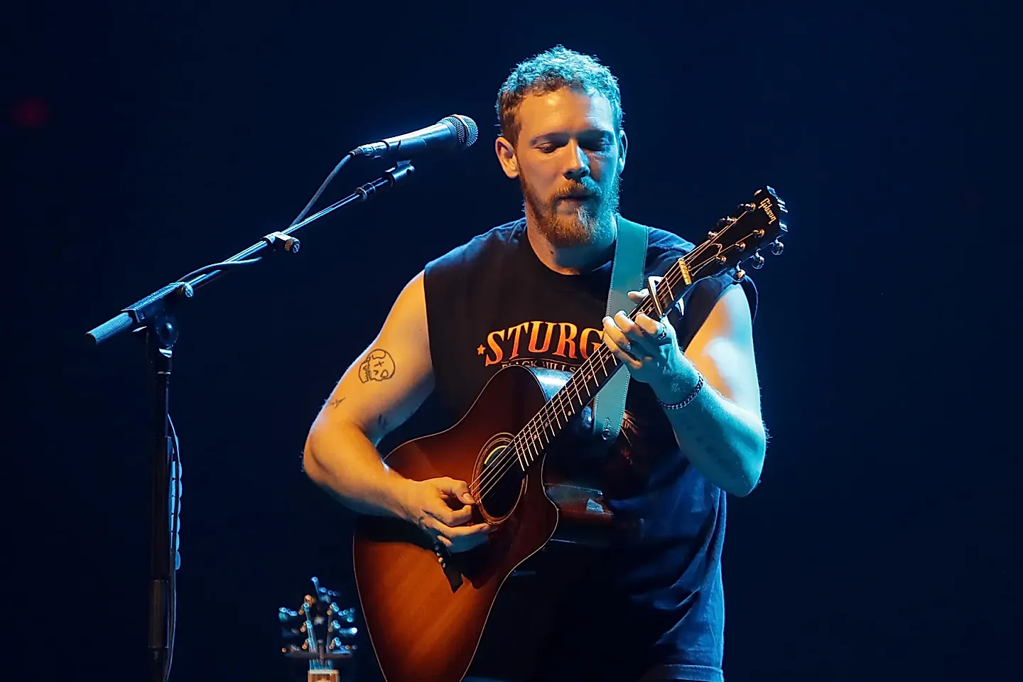 Matt Maeson снова на вершине альтернативы: «Downstairs» покоряет чарты