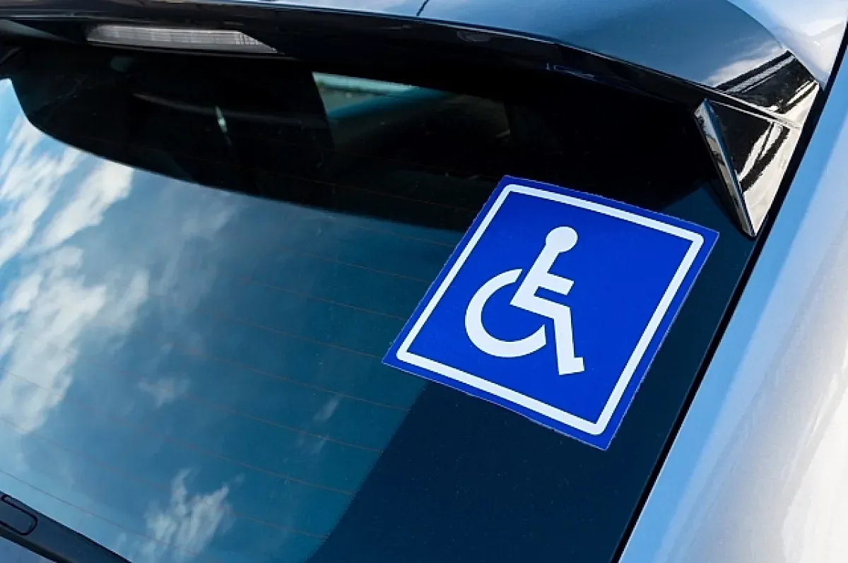 Редко, но метко: кто паркуется на местах для инвалидов?