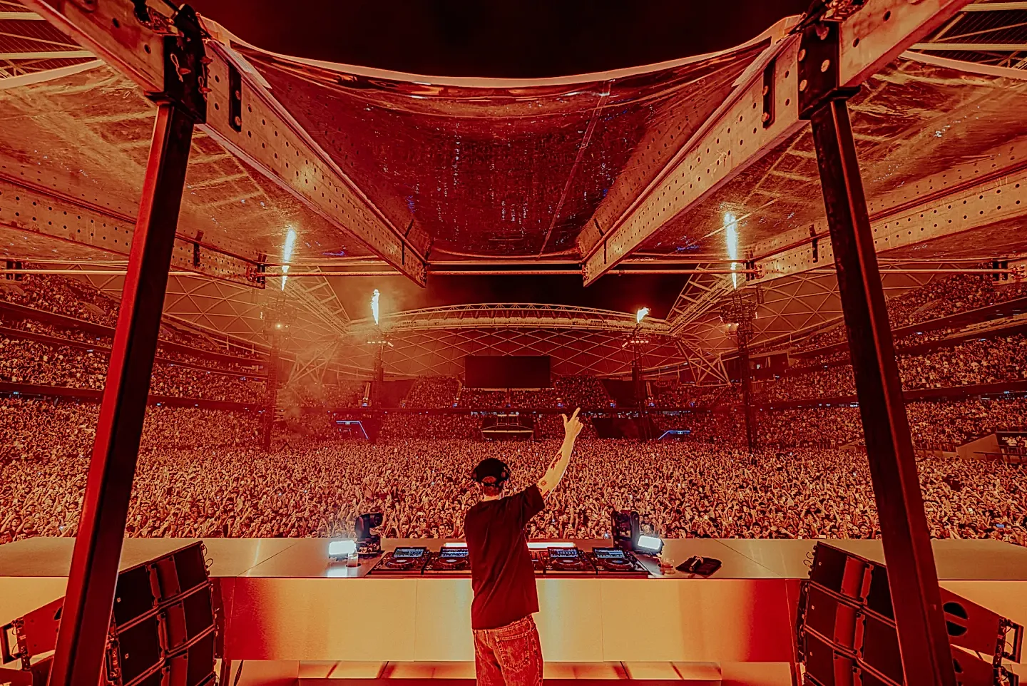 Австралийский диджей Dom Dolla побил рекорды на стадионе