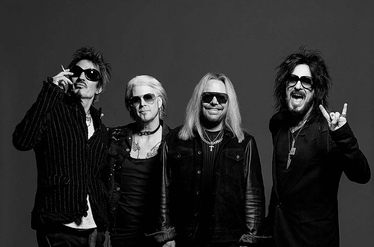 Mötley Crüe подхватили болезнь вместо рока