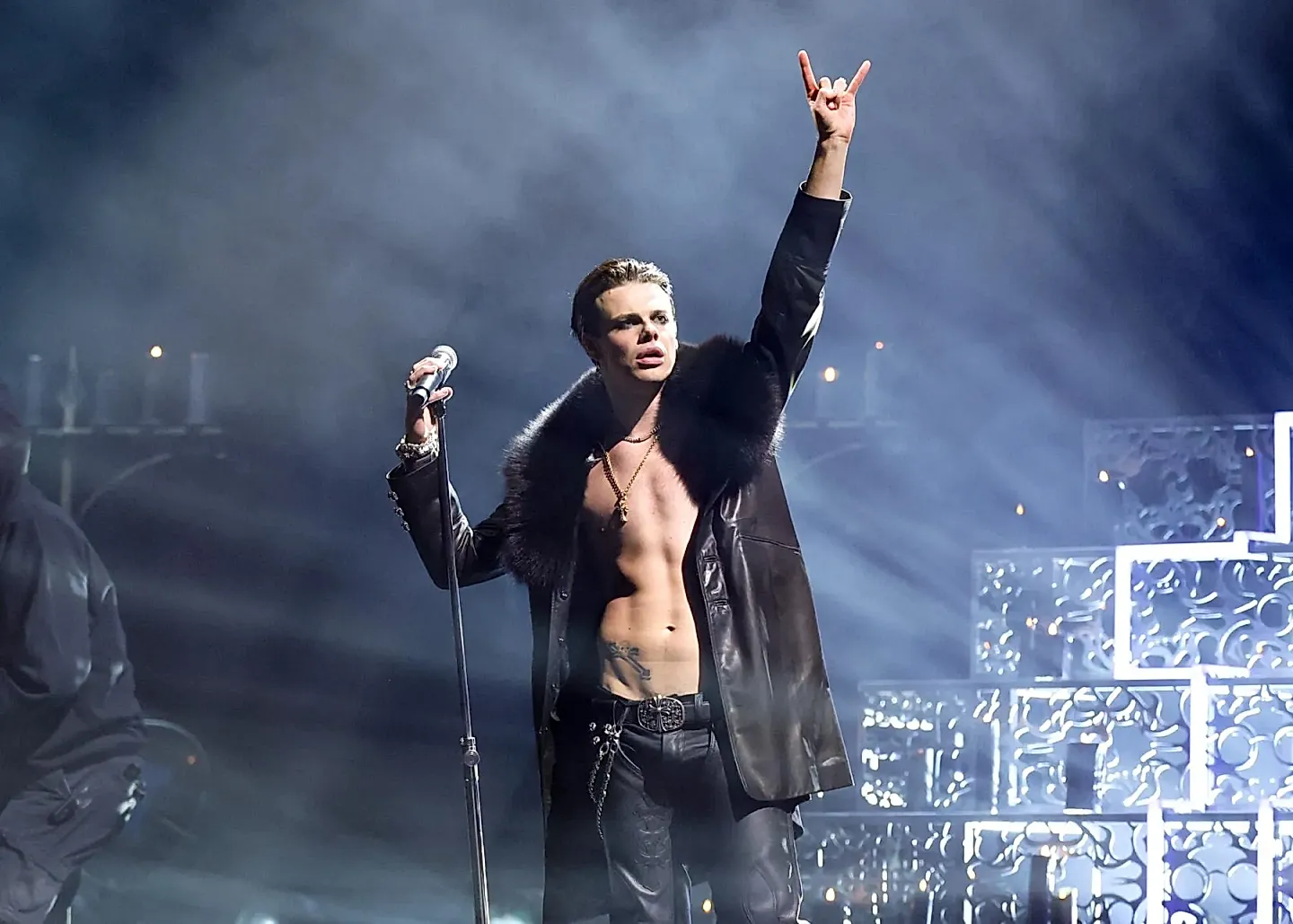 Yungblud выпускает новую часть альбома: теперь с цинизмом вместо надежды