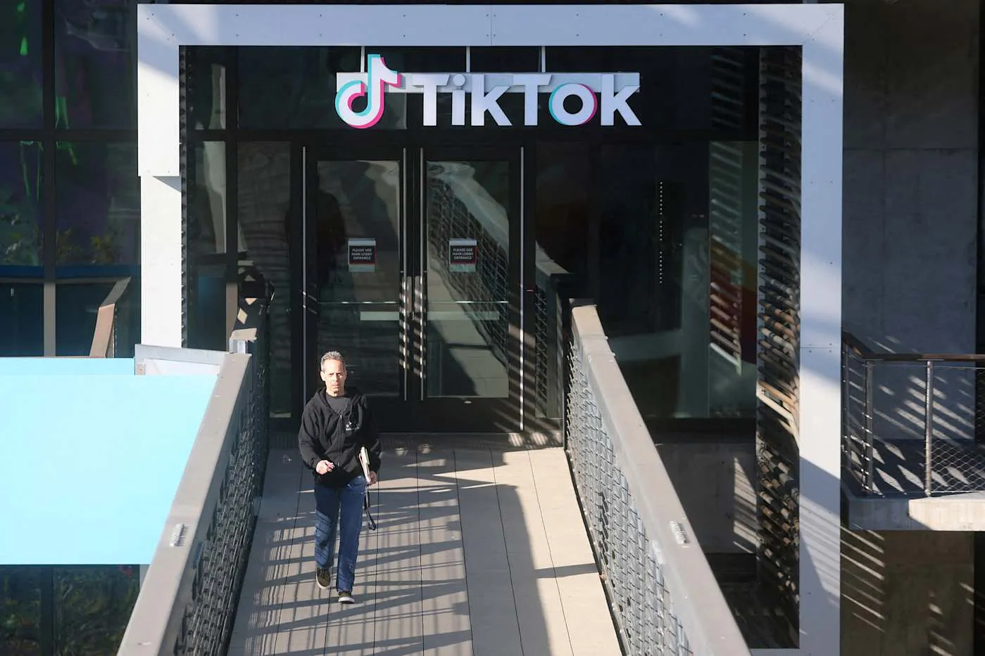 Трамп снова продляет срок спасения TikTok