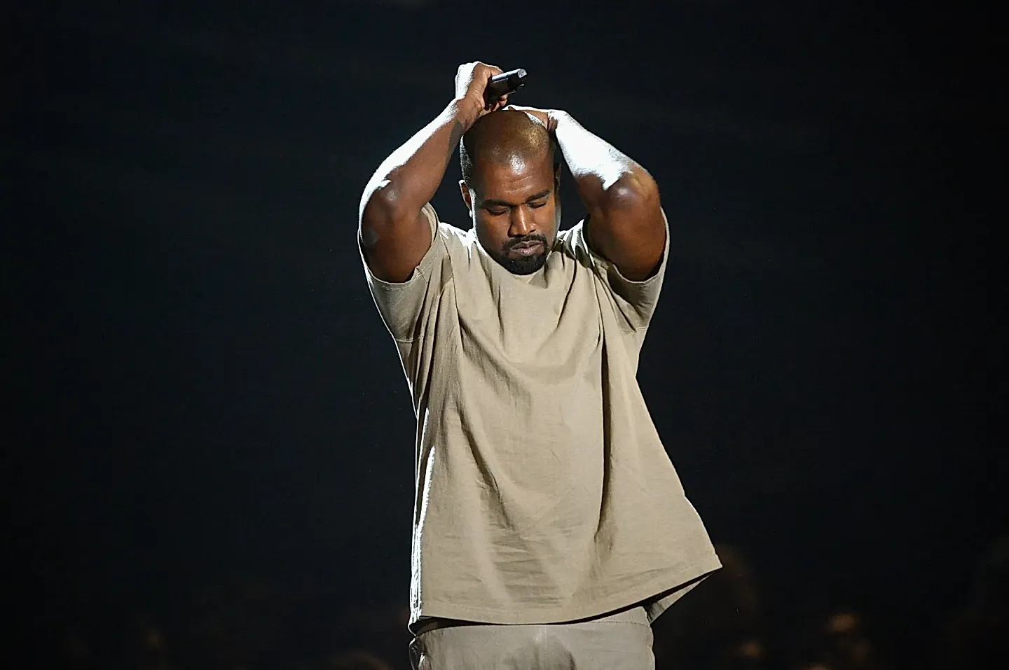 Kanye West vs. строитель Malibu