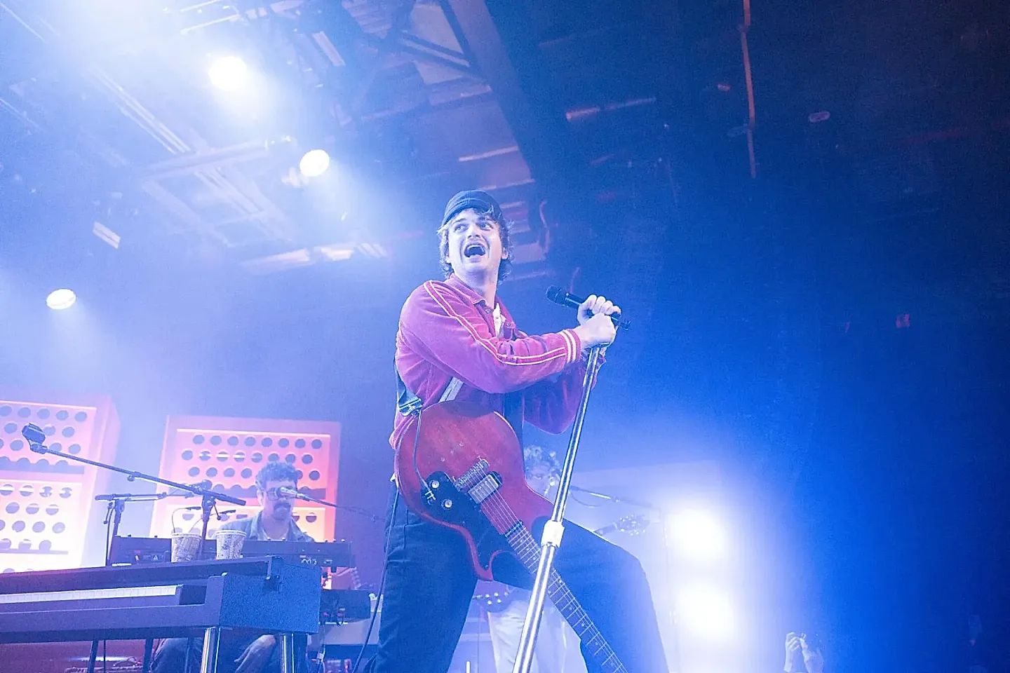 Djo хит парадов — благодаря «Stranger Things»